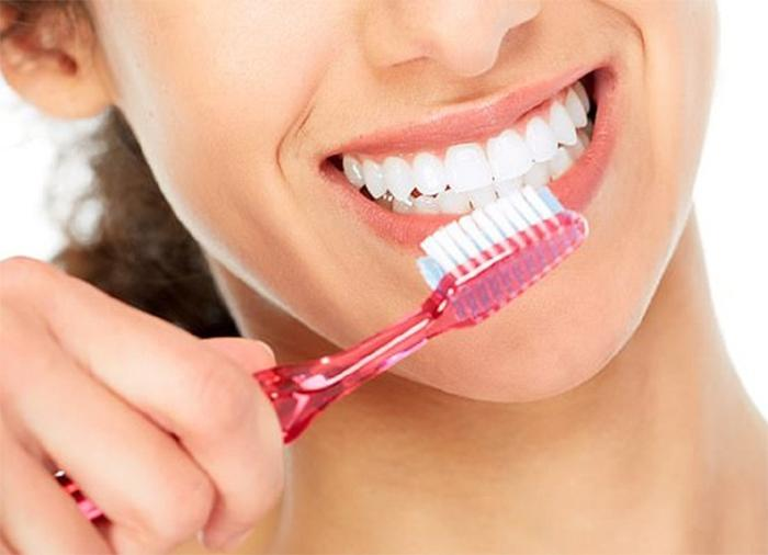 Đã đánh răng sao vẫn hôi miệng, có thể bạn đã mắc phải một trong những sai lầm phổ biến cần khắc phục ngay - Ảnh 2